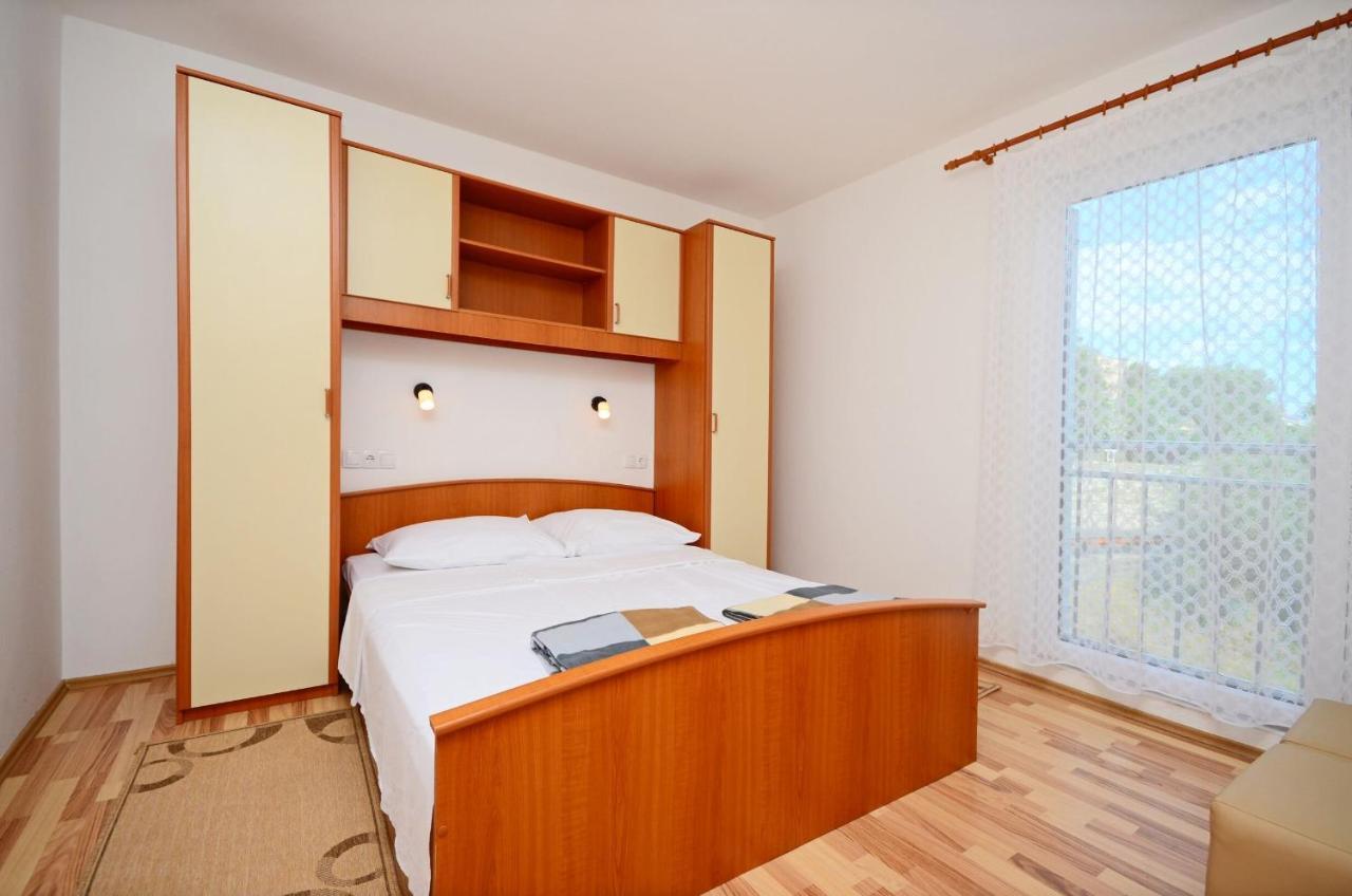 Apartments Blazenka Banjol Esterno foto