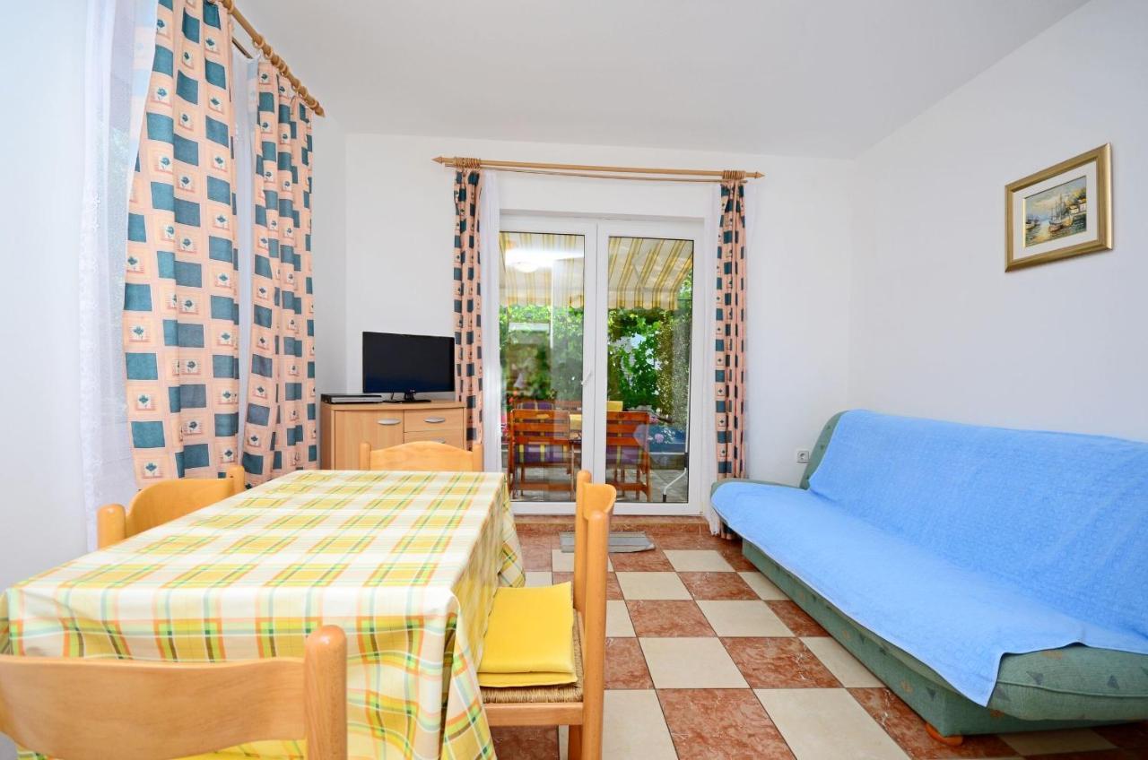Apartments Blazenka Banjol Esterno foto