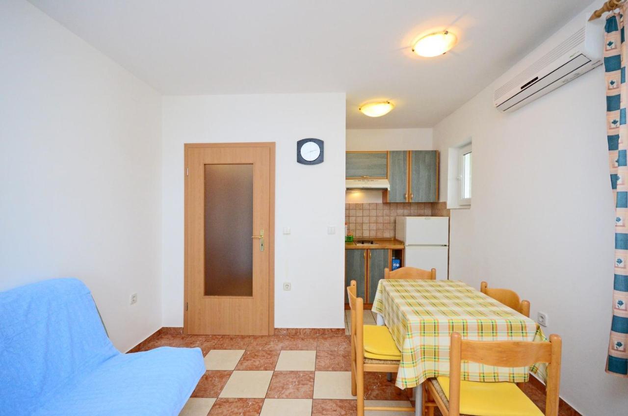 Apartments Blazenka Banjol Esterno foto