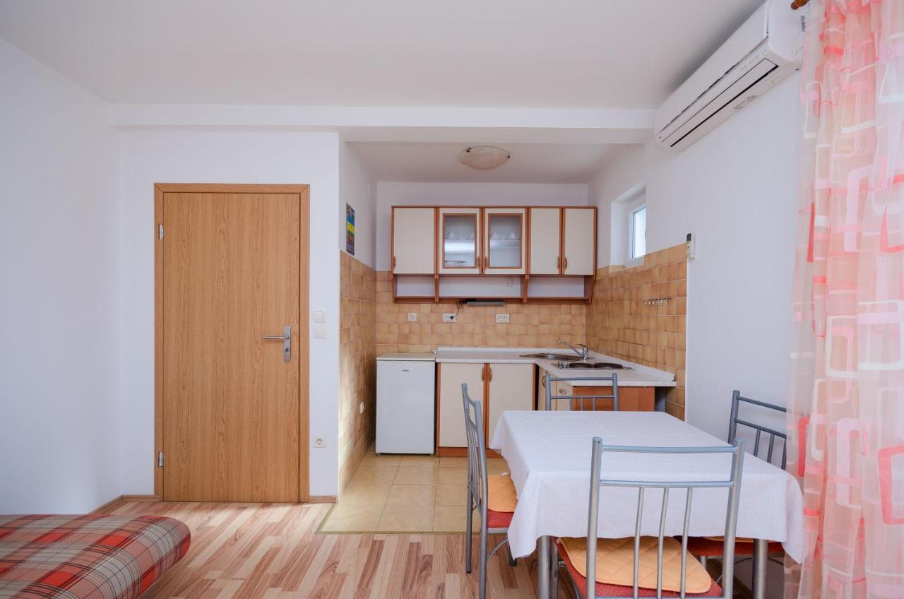 Apartments Blazenka Banjol Esterno foto